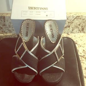 Bertini ~ Black / Sparkle Trim / Size 61/2.